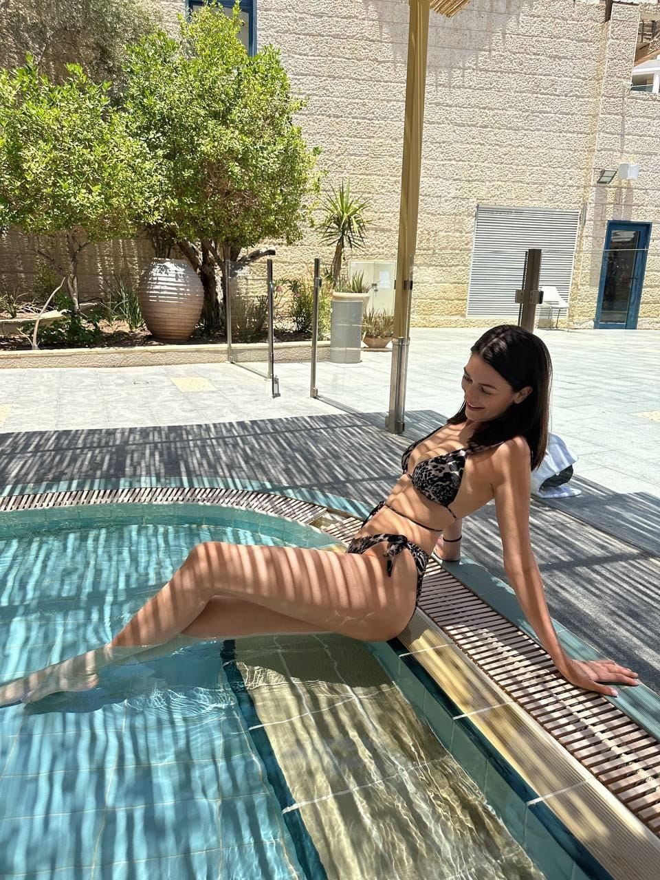 בלה – בתל אביב – בת 28 מארחת כוסית בטירוף