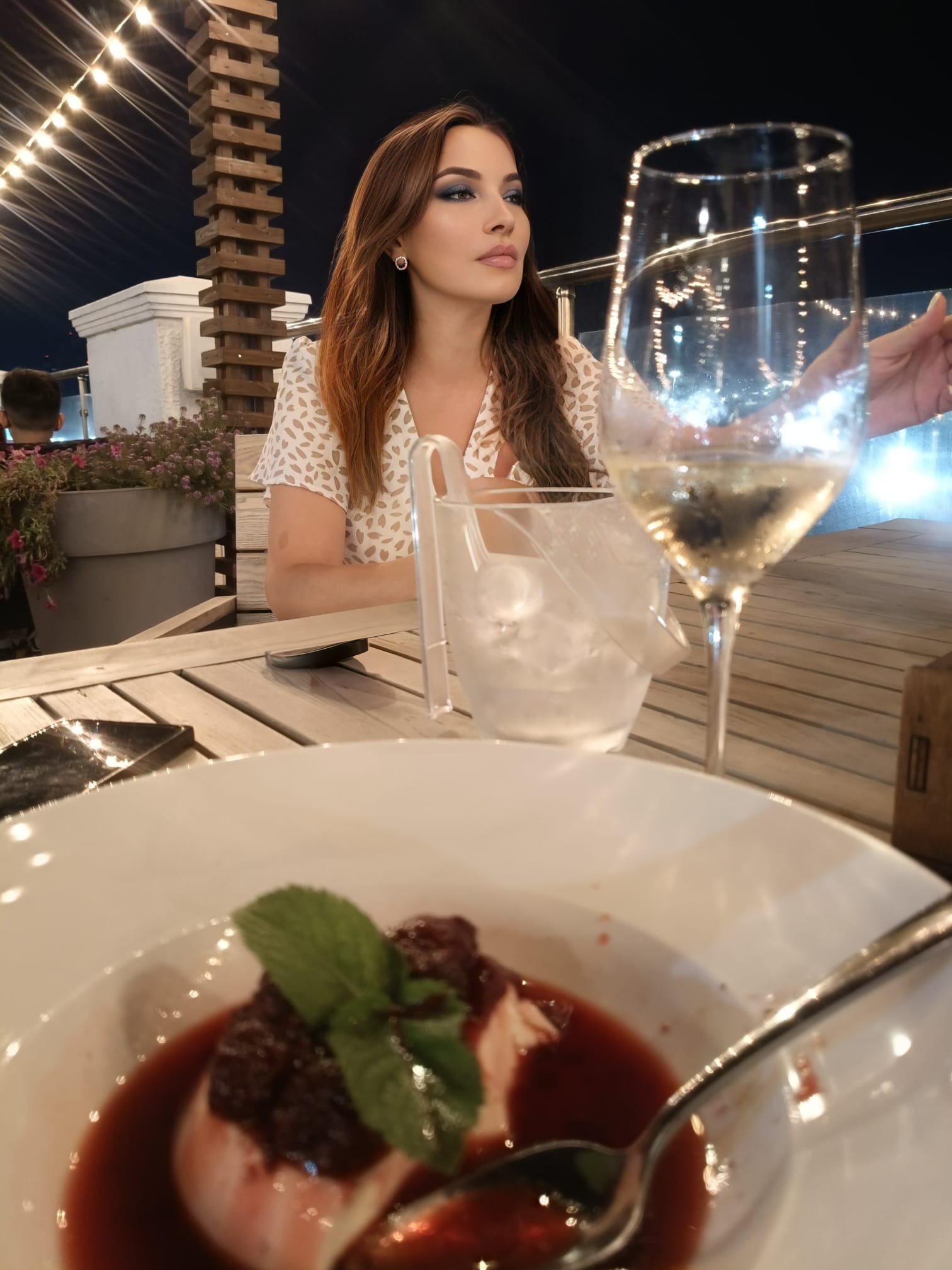 לילי – בת 29 מטפלת פראית – בתל אביב